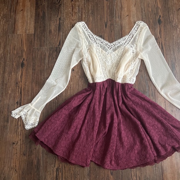 Free People Cream Lace Embroidered Burgundy Long Sleeve Dress - RARE - Picture 2 of 5
